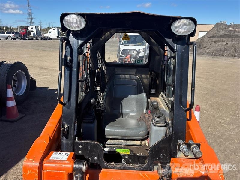 Manitou 1050RT Compact Track Loader لوادر انزلاقية التوجيه