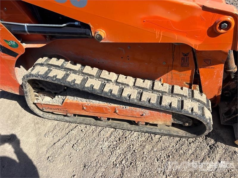 Manitou 1050RT Compact Track Loader لوادر انزلاقية التوجيه