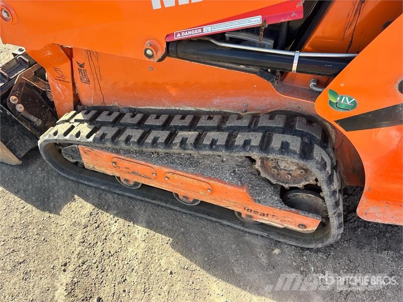 Manitou 1050RT Compact Track Loader لوادر انزلاقية التوجيه