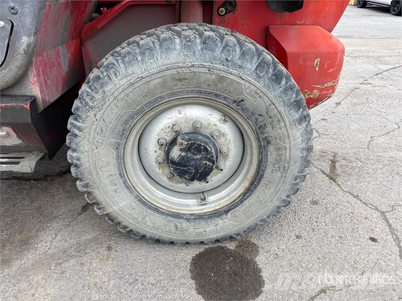 Manitou MT1740 مناولات متداخلة