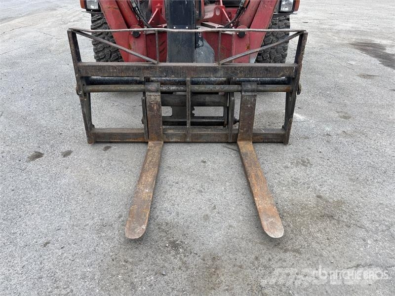 Manitou MT1740 مناولات متداخلة