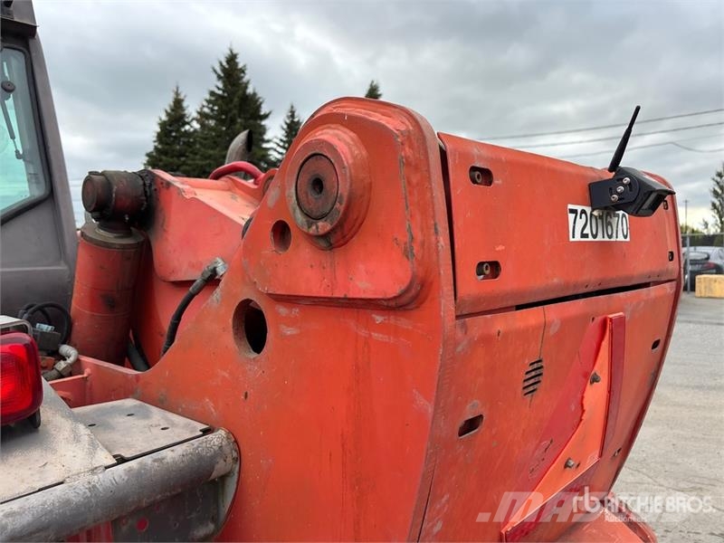 Manitou MT1740 مناولات متداخلة