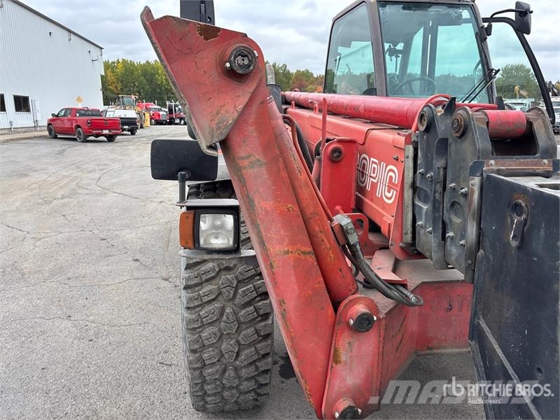 Manitou MT1740 مناولات متداخلة