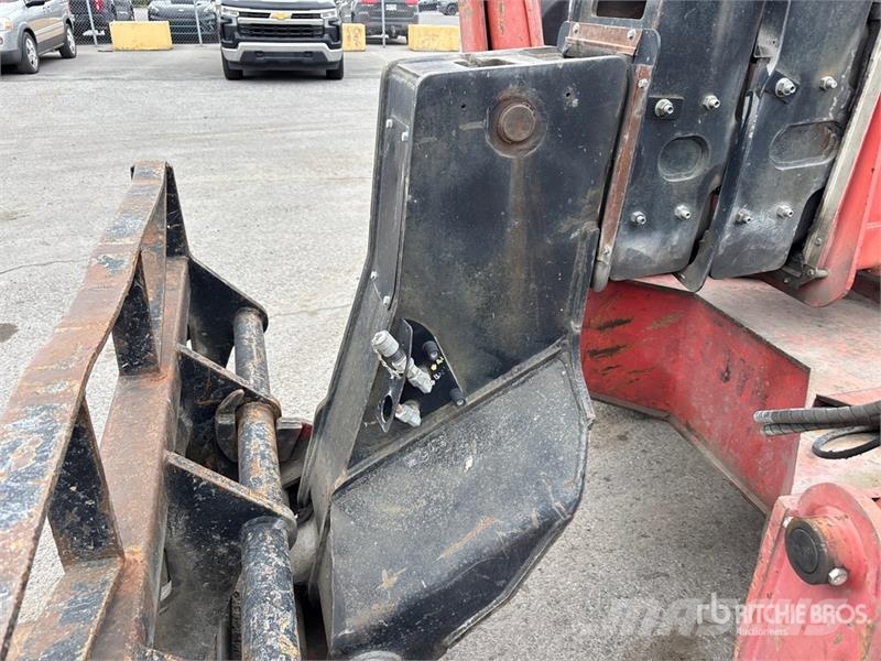 Manitou MT1740 مناولات متداخلة