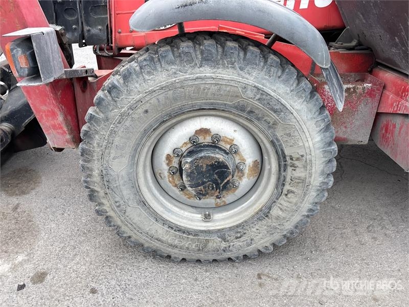 Manitou MT1740 مناولات متداخلة