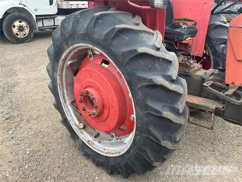 Massey Ferguson 165 2WD Utility Tractor (Inoperable) Manjši traktorji