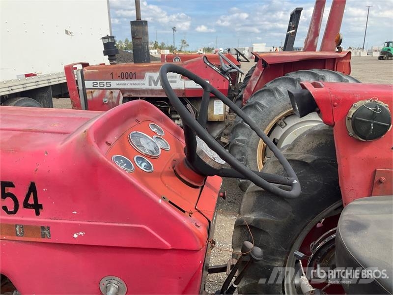 Massey Ferguson 165 2WD Utility Tractor (Inoperable) Micro tracteur