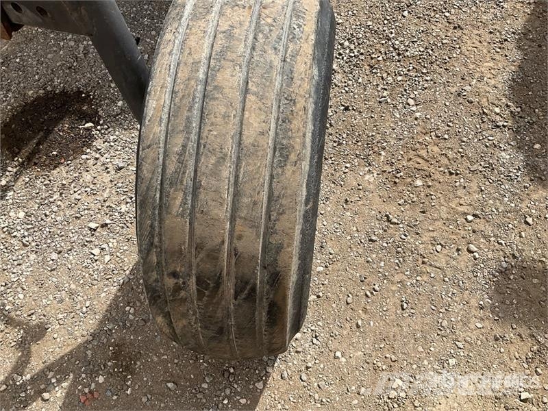 Massey Ferguson 165 2WD Utility Tractor (Inoperable) Micro tracteur