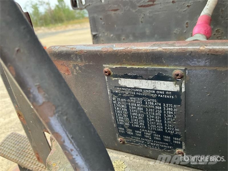 Massey Ferguson 165 2WD Utility Tractor (Inoperable) Manjši traktorji