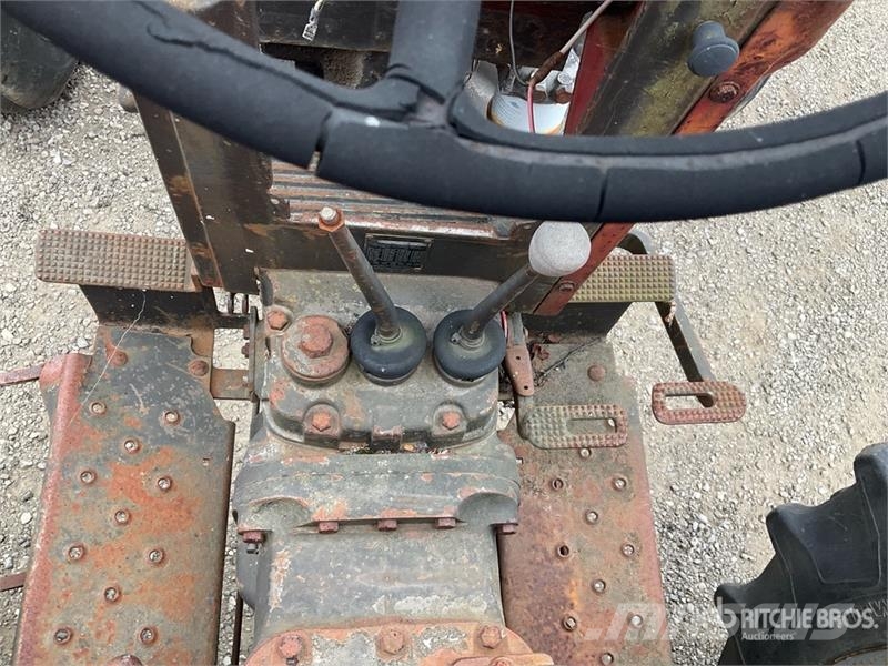 Massey Ferguson 165 2WD Utility Tractor (Inoperable) Manjši traktorji