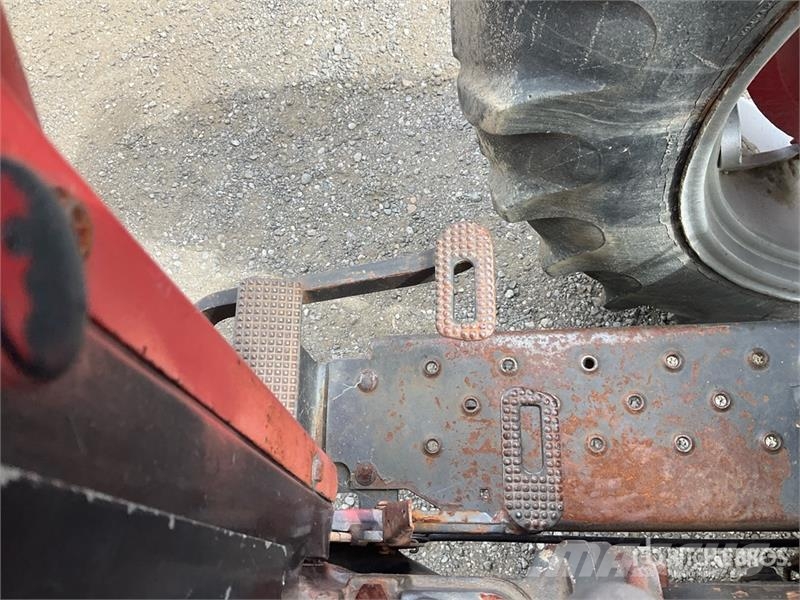 Massey Ferguson 165 2WD Utility Tractor (Inoperable) Micro tracteur