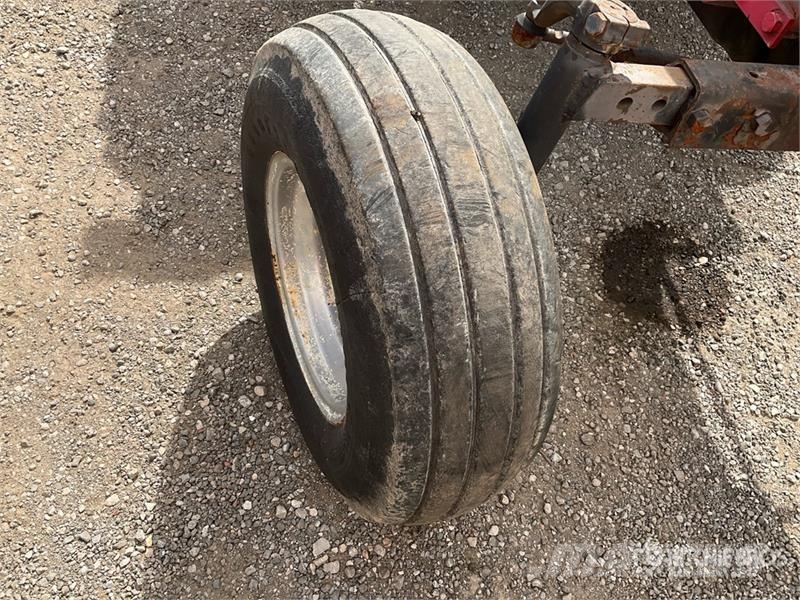 Massey Ferguson 165 2WD Utility Tractor (Inoperable) Micro tracteur