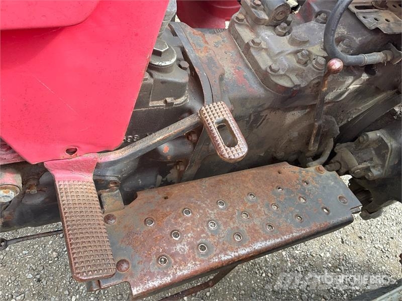 Massey Ferguson 165 2WD Utility Tractor (Inoperable) Micro tracteur
