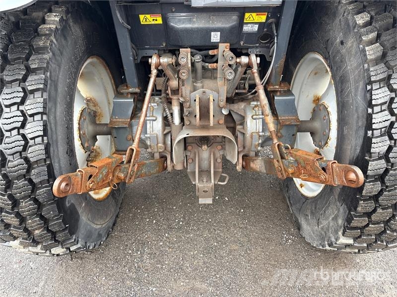 Massey Ferguson 1758 4WD Utility Tractor Manji traktori