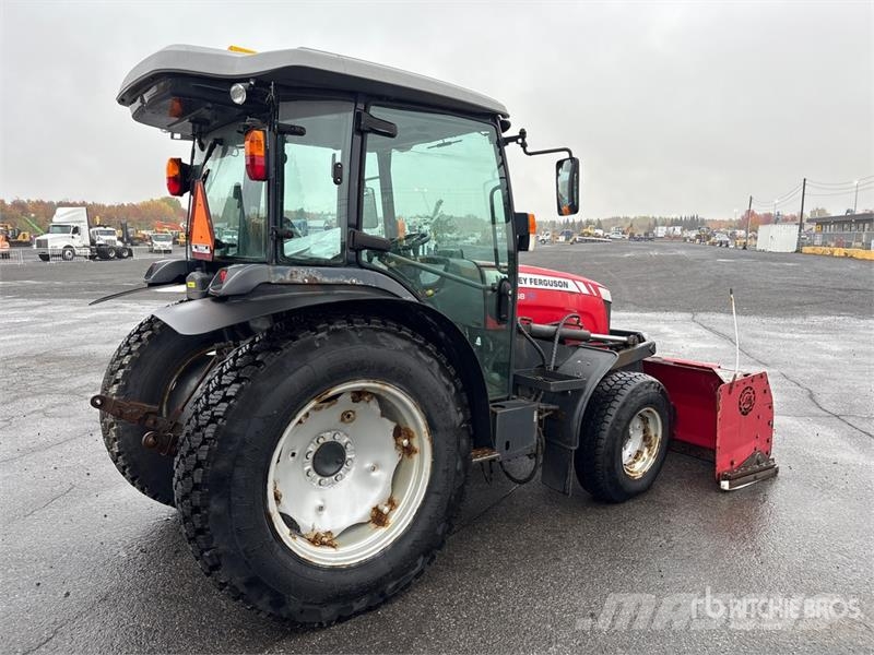 Massey Ferguson 1758 4WD Utility Tractor Manji traktori