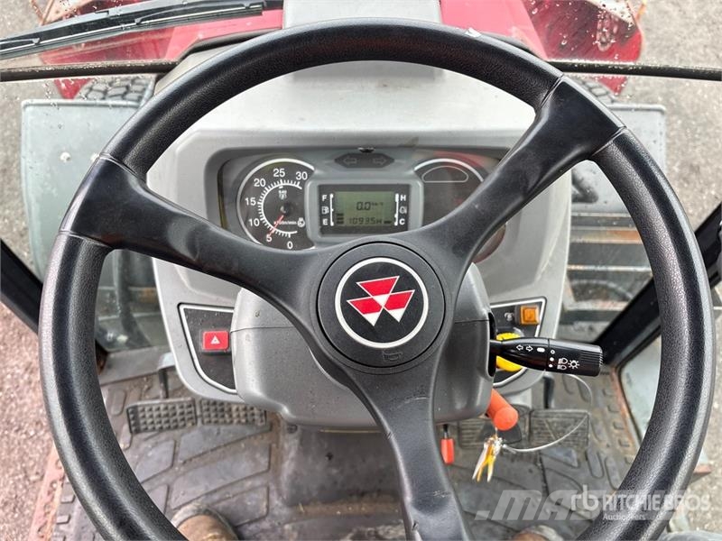 Massey Ferguson 1758 4WD Utility Tractor Manji traktori