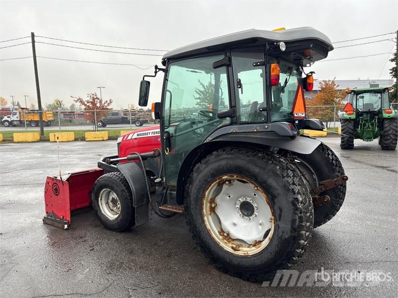 Massey Ferguson 1758 4WD Utility Tractor Manji traktori