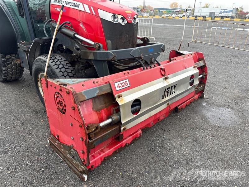 Massey Ferguson 1758 4WD Utility Tractor Manji traktori