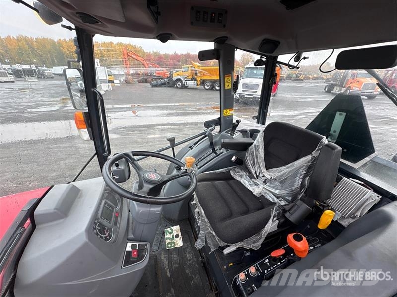 Massey Ferguson 1758 4WD Utility Tractor Manji traktori