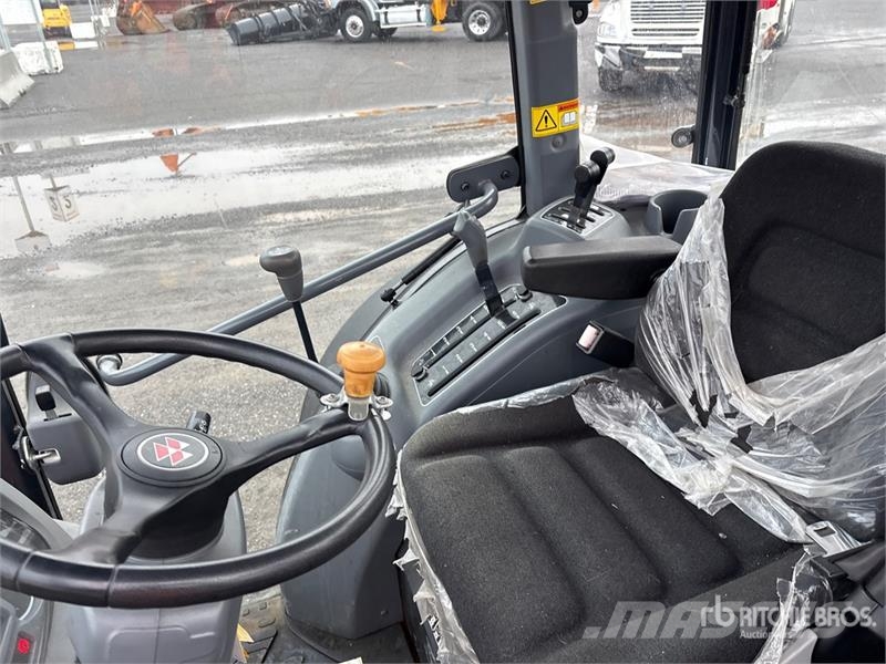 Massey Ferguson 1758 4WD Utility Tractor Manji traktori