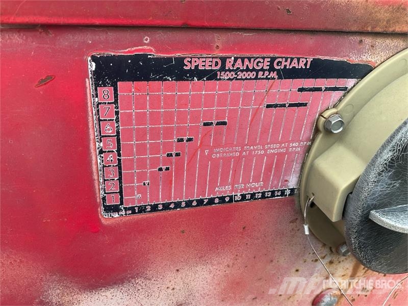 Massey Ferguson 255 2WD Tractor (Inoperable) Traktorer