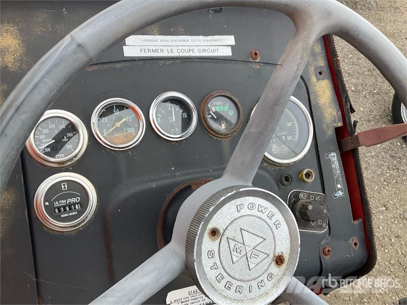 Massey Ferguson 255 2WD Tractor (Inoperable) Traktorer