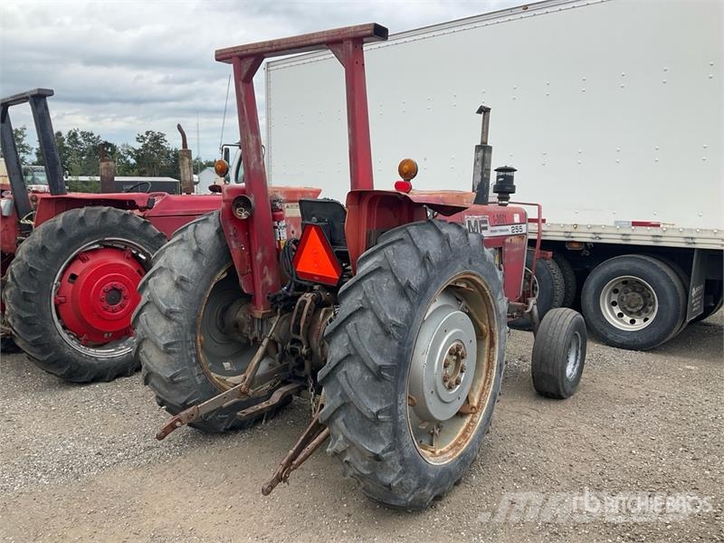 Massey Ferguson 255 2WD Tractor (Inoperable) Traktorer