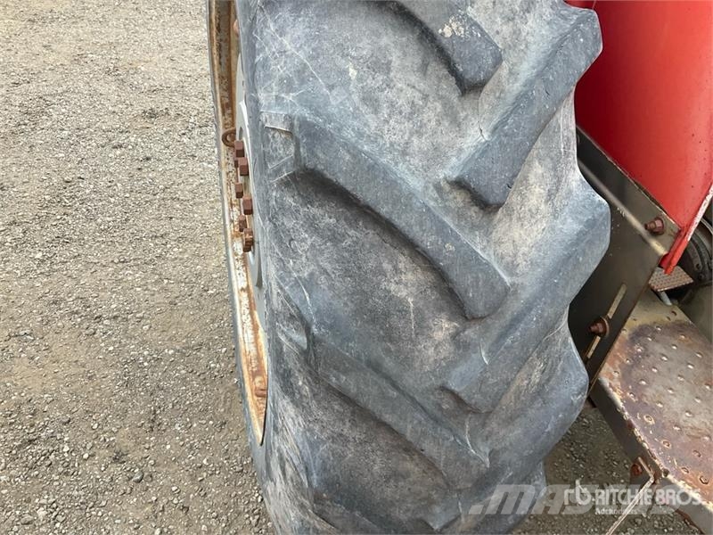 Massey Ferguson 255 2WD Tractor (Inoperable) Traktorer