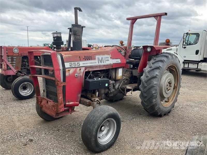 Massey Ferguson 255 2WD Tractor (Inoperable) Traktorer