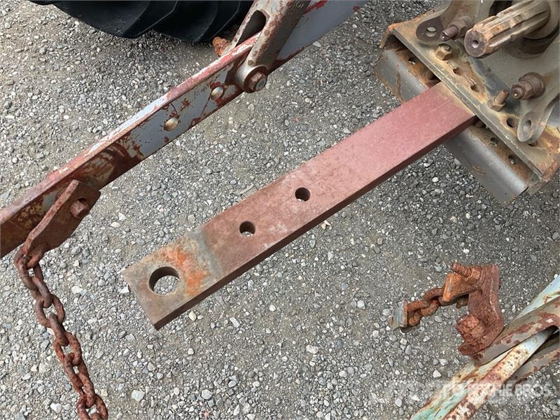 Massey Ferguson 255 2WD Utility Tractor (Inoperable) Manji traktori