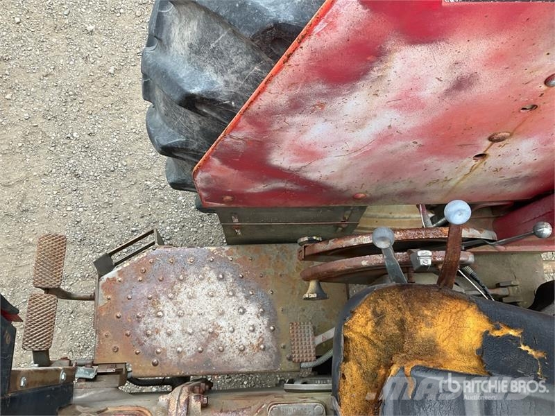 Massey Ferguson 255 2WD Tractor (Inoperable) Traktorer