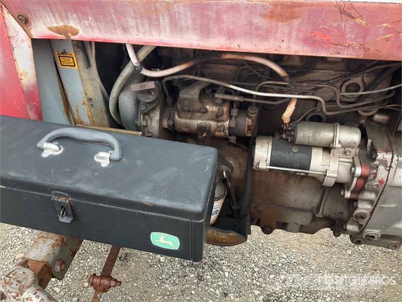 Massey Ferguson 255 2WD Tractor (Inoperable) Traktorer