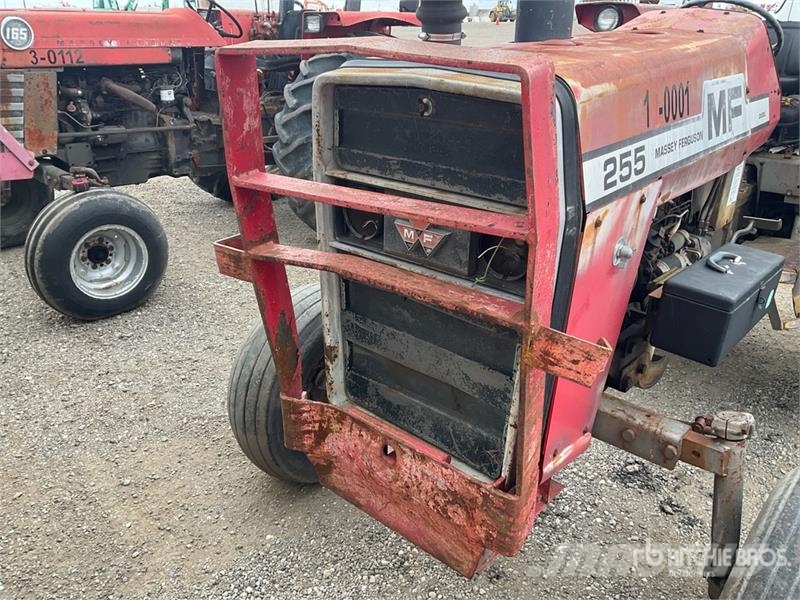 Massey Ferguson 255 2WD Tractor (Inoperable) Traktorer