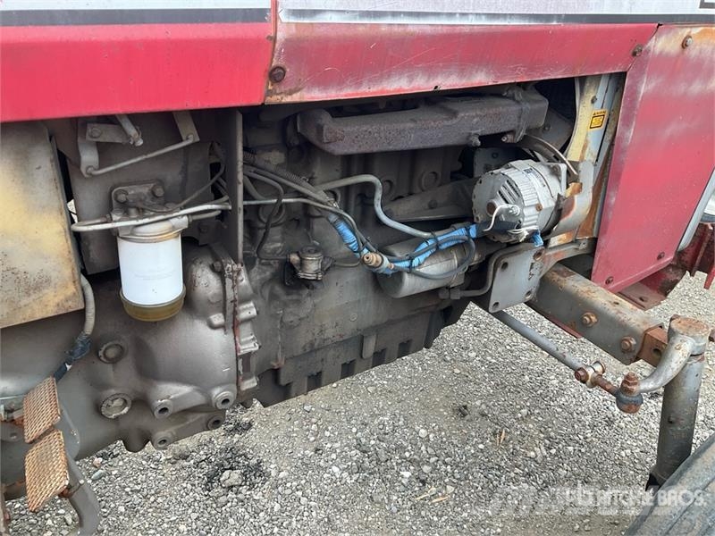 Massey Ferguson 255 2WD Tractor (Inoperable) Traktorer