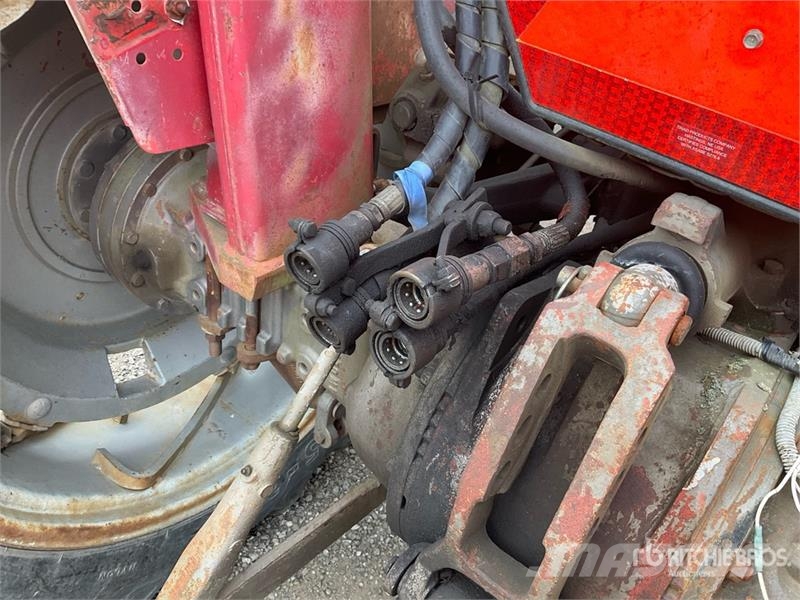 Massey Ferguson 255 2WD Tractor (Inoperable) Traktorer