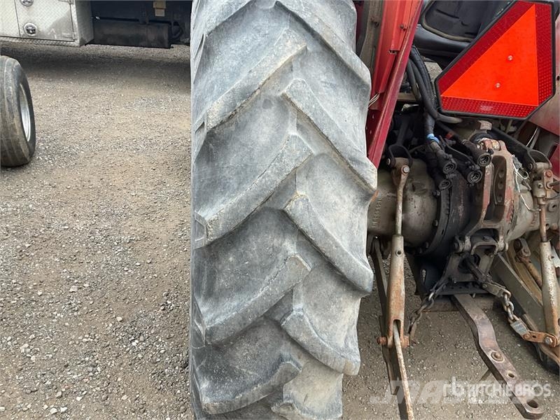 Massey Ferguson 255 2WD Tractor (Inoperable) Traktorer