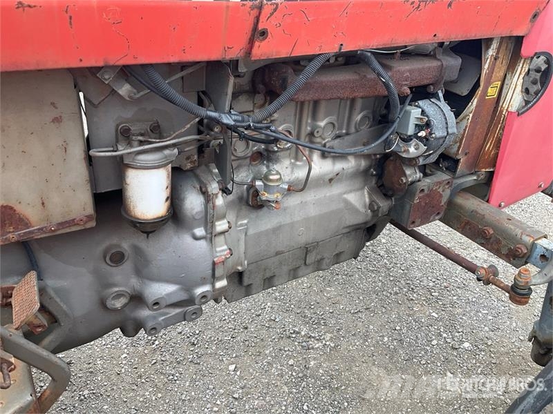 Massey Ferguson 255 2WD Utility Tractor (Inoperable) Manji traktori