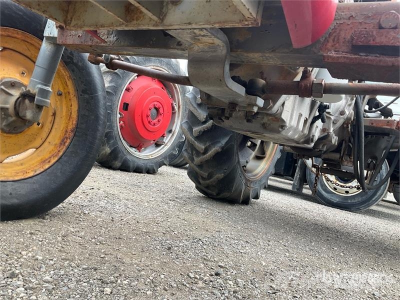Massey Ferguson 255 2WD Utility Tractor (Inoperable) Manji traktori