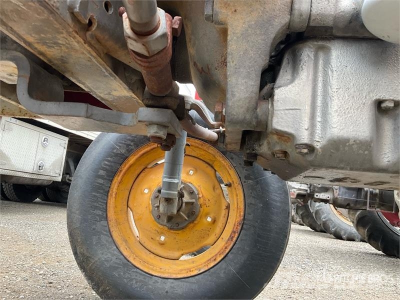 Massey Ferguson 255 2WD Utility Tractor (Inoperable) Manji traktori