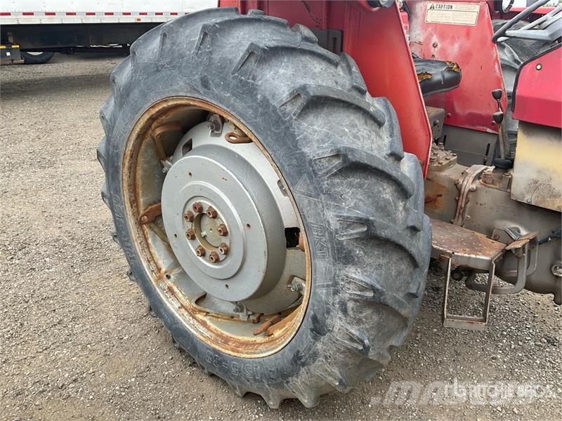 Massey Ferguson 255 2WD Tractor (Inoperable) Traktorer