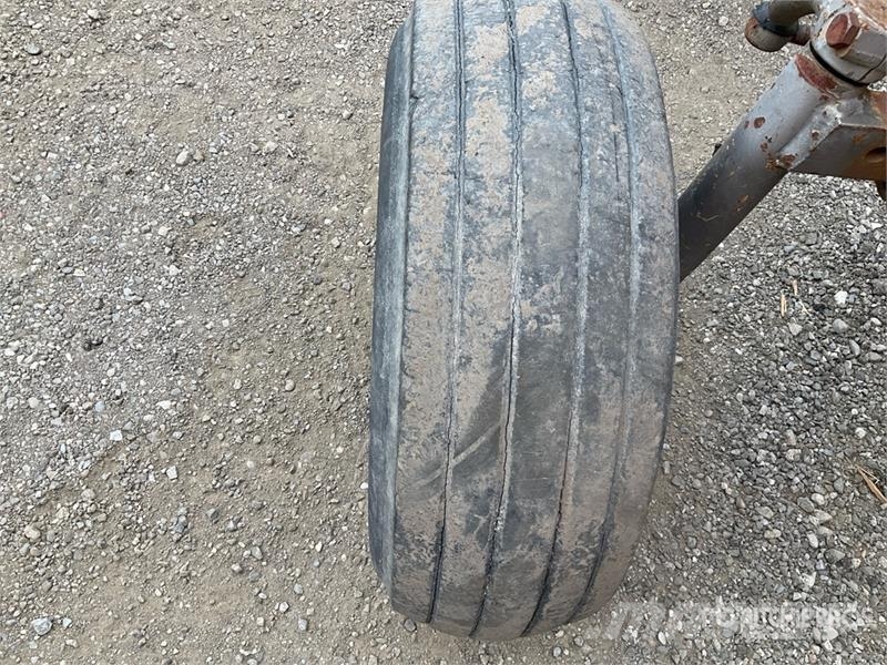 Massey Ferguson 255 2WD Tractor (Inoperable) Traktorer