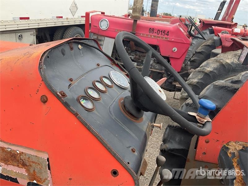 Massey Ferguson 255 2WD Utility Tractor (Inoperable) Manji traktori