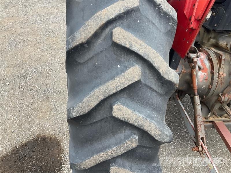 Massey Ferguson 255 2WD Utility Tractor (Inoperable) Manji traktori