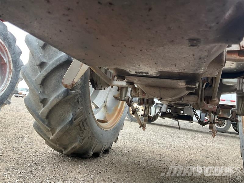 Massey Ferguson 255 2WD Tractor (Inoperable) Traktorer