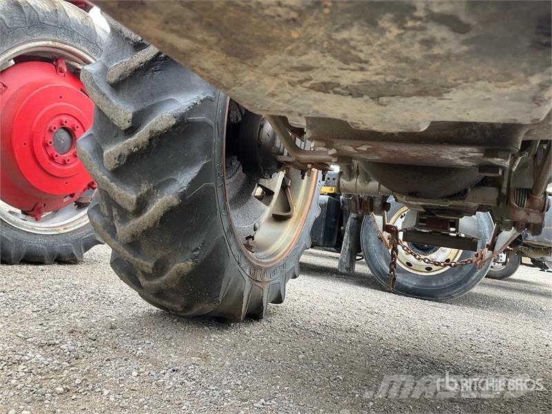 Massey Ferguson 255 2WD Utility Tractor (Inoperable) Manji traktori