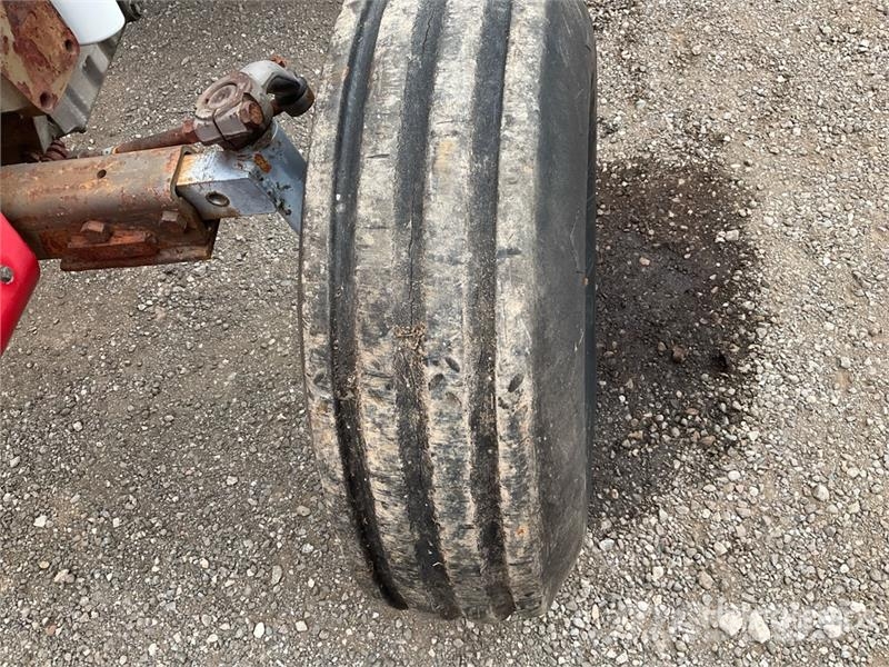 Massey Ferguson 255 2WD Utility Tractor (Inoperable) Manji traktori