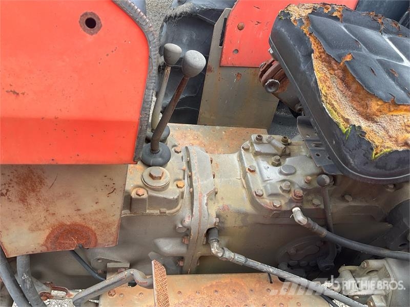 Massey Ferguson 255 2WD Utility Tractor (Inoperable) Manji traktori