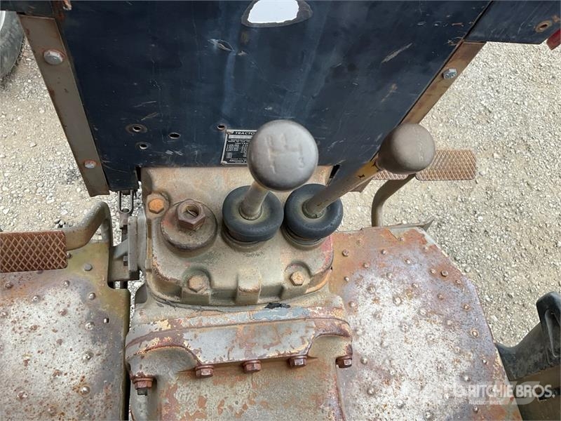 Massey Ferguson 255 2WD Tractor (Inoperable) Traktorer