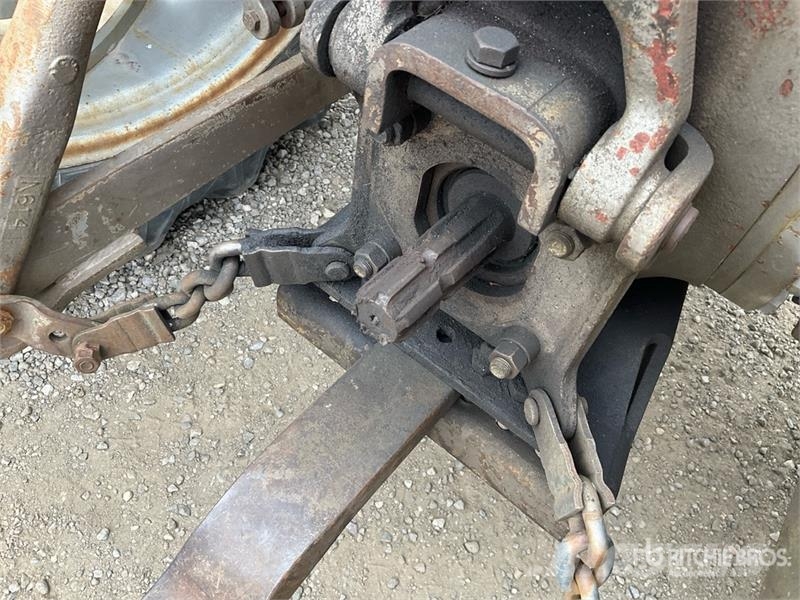 Massey Ferguson 255 2WD Tractor (Inoperable) Traktorer