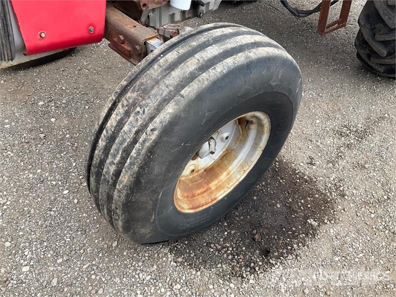 Massey Ferguson 255 2WD Utility Tractor (Inoperable) Manji traktori